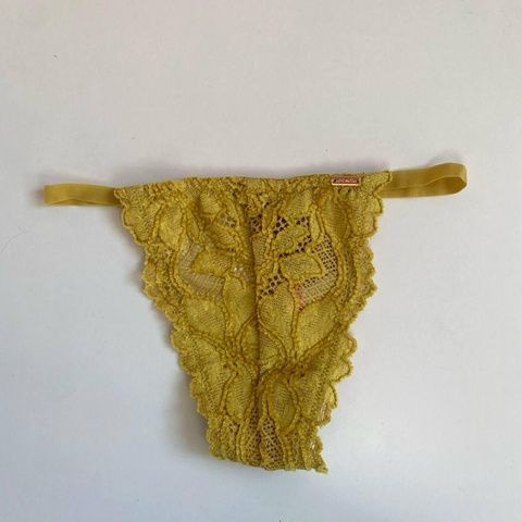 Трусики-стринги женские Victoria's Secret Thong Panty горчичные sc4-gog-set фото
