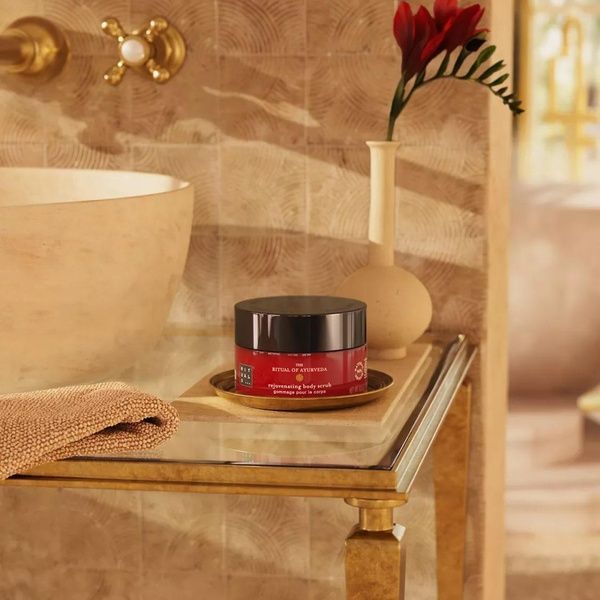 Соляной скраб для тела Rituals The Ritual of Ayurveda Salt Body Scrub, 300 г 40c-5i2 фото