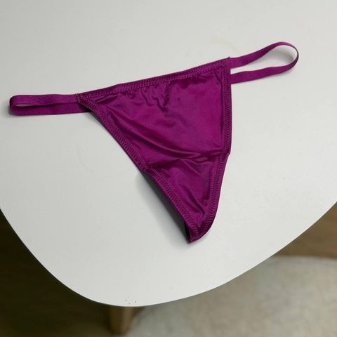 Трусики-стринги женские люксовые Victoria's Secret фуксия l16-17i-r1r фото