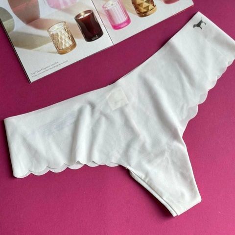 Трусики-стринги женские бесшовные Victoria's Secret No-Show Thong Panty белые wh0-q64-v1w фото