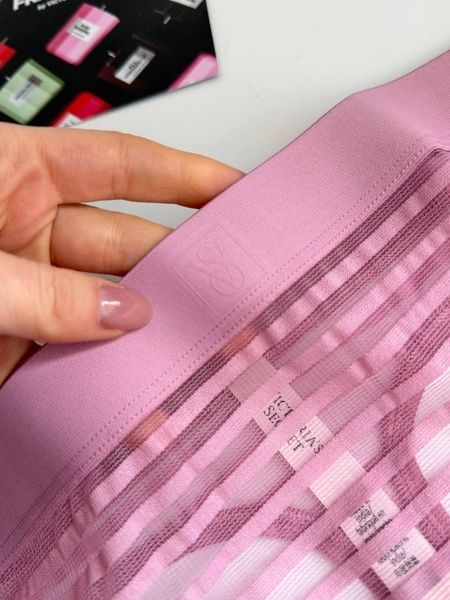 Трусики-стринги жіночі Victoria's Secret Heritage Thong Panty рожеві frj-p8a-0qw фото