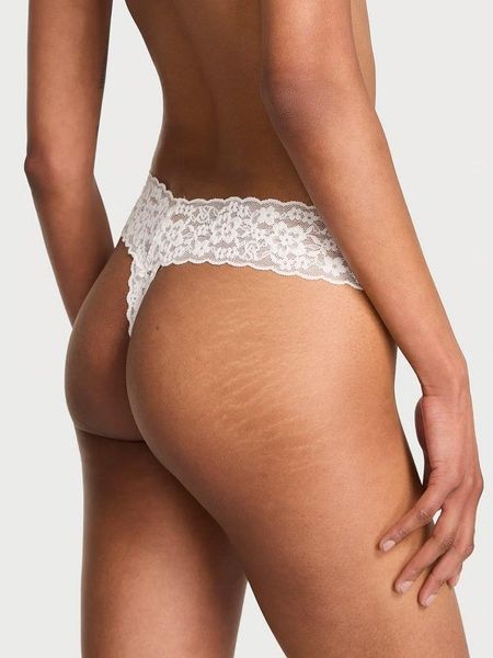 Трусики-стринги женские кружевные Victoria's Secret Lace Thong Panty белые 5nr-gde-1fw фото