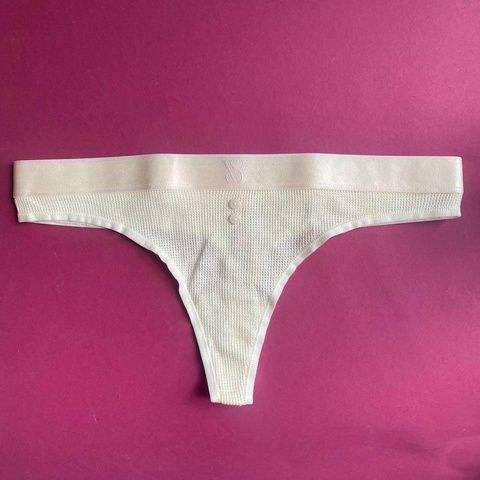 Трусики-стринги женские хлопковые Victoria's Secret Logo Cotton Thong Panty молочные n7j-669-i00 фото