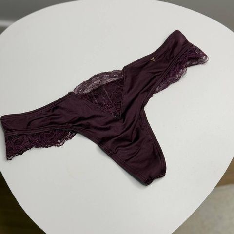 Трусики-стринги женские люксовые Victoria's Secret бордовые b5t-cyn-atk фото