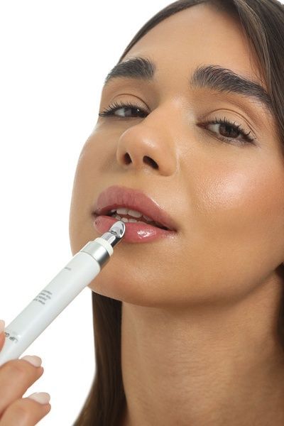 Блеск для губ с ароматом сливочно-кокосового крема UNICO LIP GLOSS LACE 12 мл 0021 фото