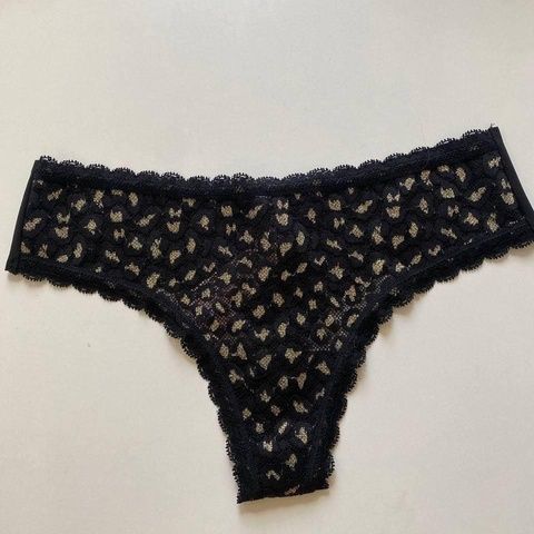 Трусики-стринги женские бесшовные Victoria's Secret No-Show Thong Panty черные pwm-9nm-sbk фото