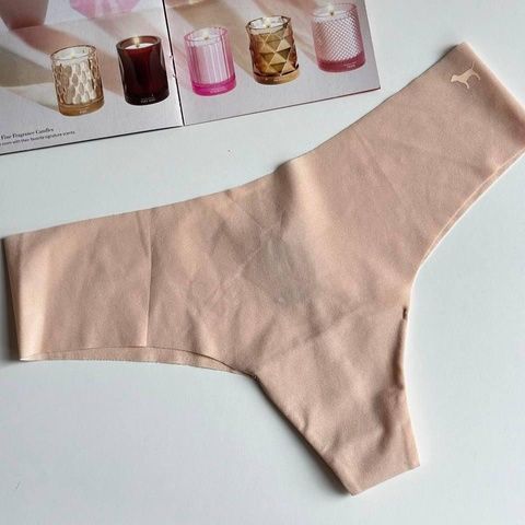 Трусики-стринги женские бесшовные Victoria's Secret No-Show Thong Panty бежевые w6t-ibl-txt фото