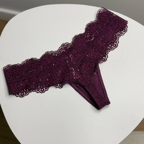 Трусики-стринги женские люксовые кружевные Victoria's Secret бордовые e5u-o7z-ndz фото