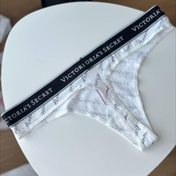 Трусики-стрінги жіночі бавовняні з лого Victoria's Secret Logo Cotton Thong Panty білі yj4-sbv-fkw фото