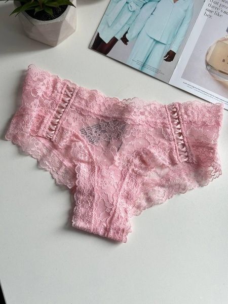 Трусики-чіки жіночі мереживні мереживні Victoria's Secret пудрові s0p-xgs-8n0 фото