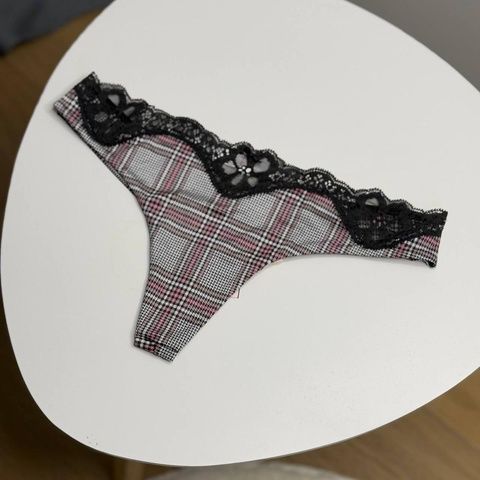 Трусики-стринги женские люксовые с кружевом Victoria's Secret белые onz-vaw-81u фото
