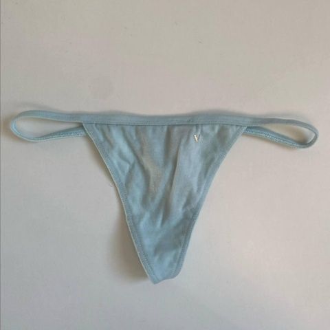 Трусики-стринги женские хлопковые Victoria's Secret Thong Panty голубые 44m-wgg-9i8 фото