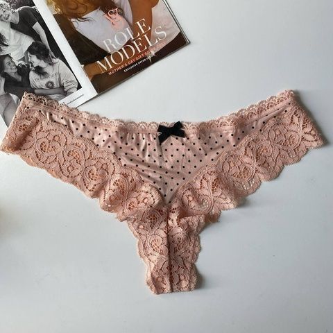 Трусики-стринги женские люксовые с кружевом Victoria's Secret бежевые kju-o4h-nca фото