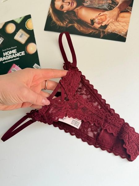 Трусики-стринги женские кружевные Victoria's Secret&nbsp;Lace String Thong Panty бордовые  h0g-zxg-ngd фото