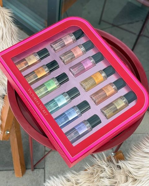 Подарочный набор мини-мистов (12 шт) Victoria's Secret Ultimate 12-Piece Discovery Gift Set 25165199 фото