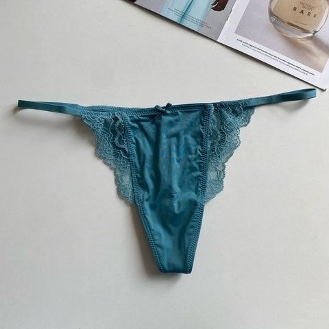 Трусики-стринги женские люксовые с кружевом Victoria's Secret Lace-Trim V-String Panty морская волна 4p5-obm-dy1 фото