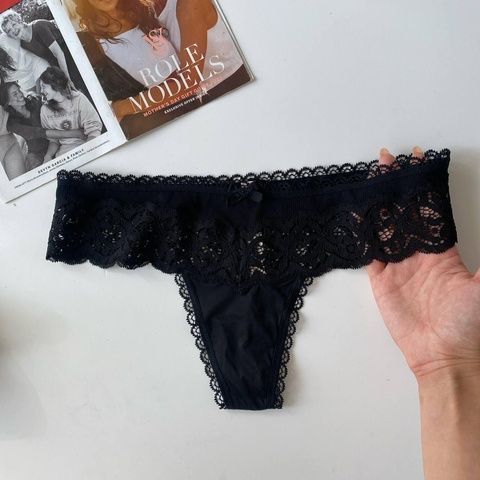 Трусики-стринги женские люксовые с кружевом Victoria's Secret черные 8xe-e8k-nd3 фото