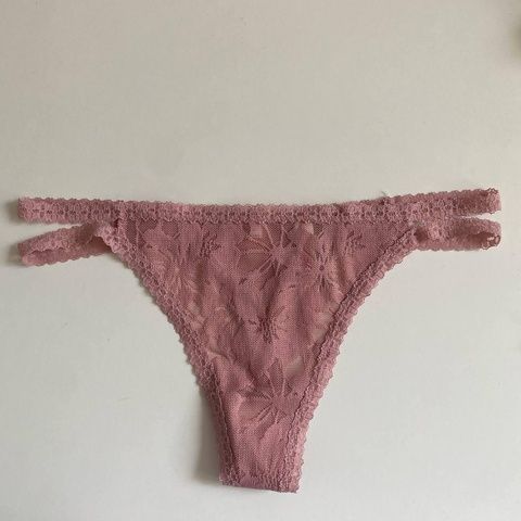 Трусики-стринги женские кружевные PINK Victoria's Secret Thong Panty пудровые zd9-u05-l9v фото