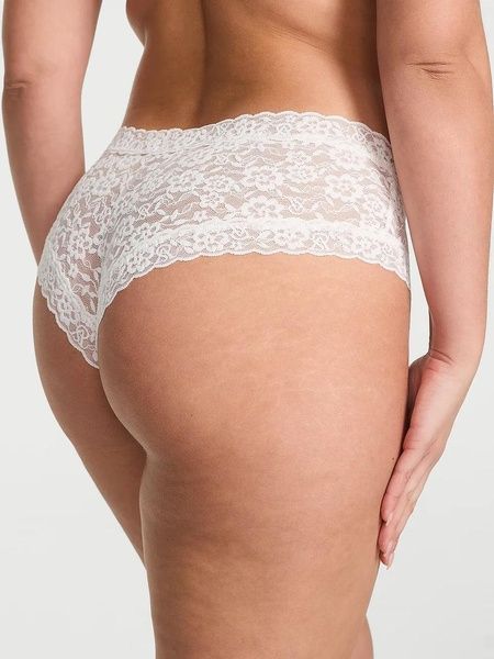 Трусики-чики женские кружевные Victoria's Secret Lace- Cheeky Panty белые k4j-36l-7w4 фото