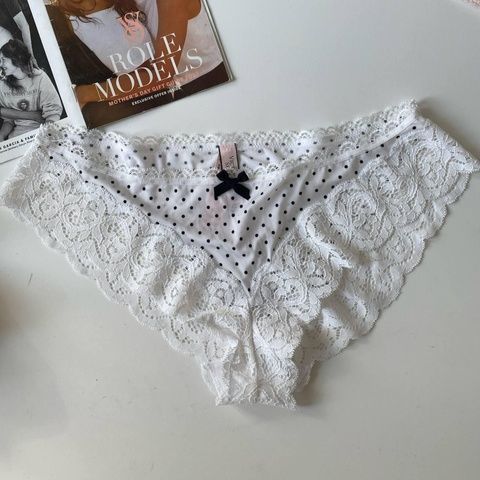 Трусики-бикини женские люксовые с кружевом Victoria's Secret белые 9lz-b2d-9pf фото